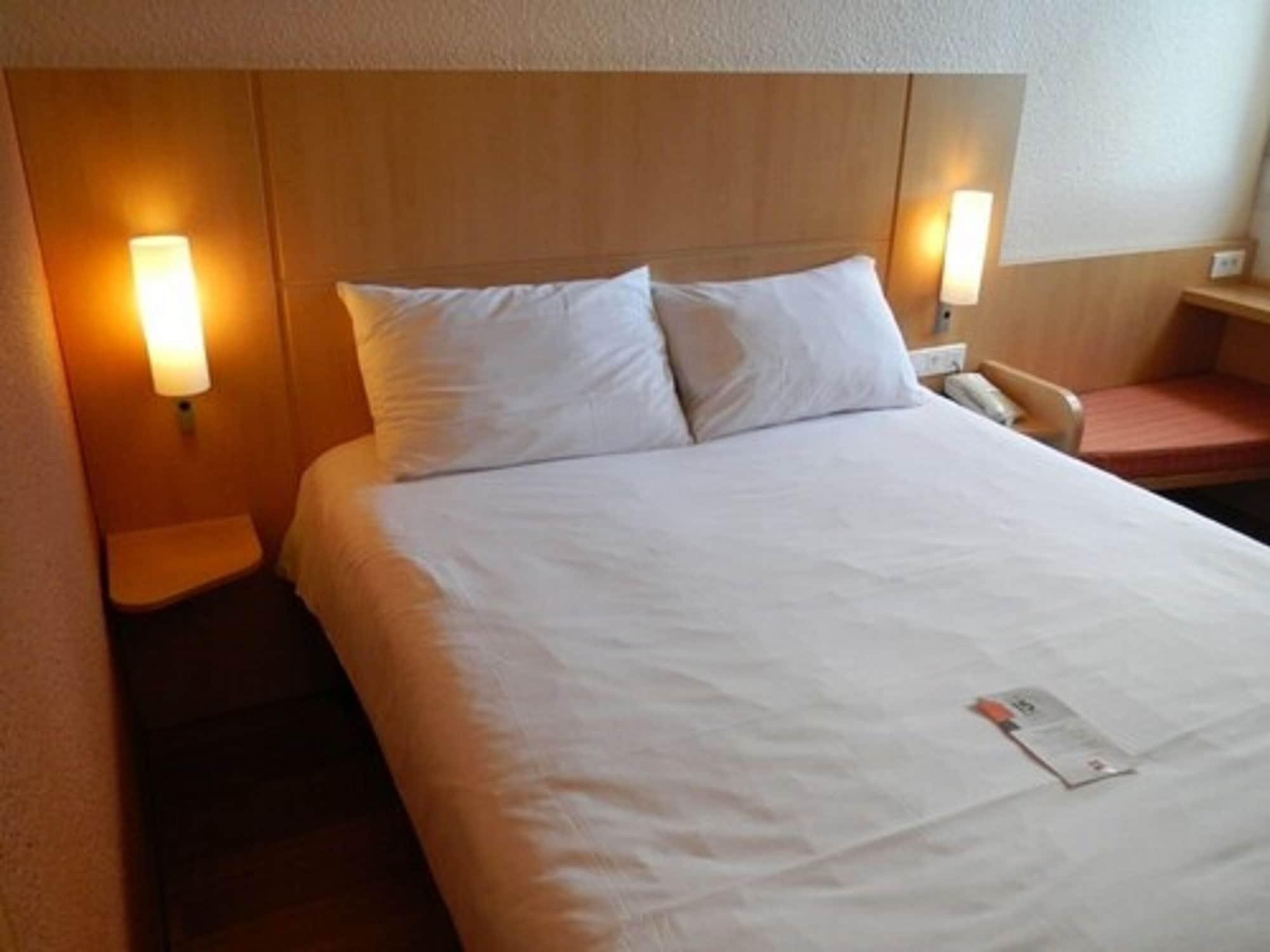 Отель Ibis Poitiers Beaulieu Экстерьер фото