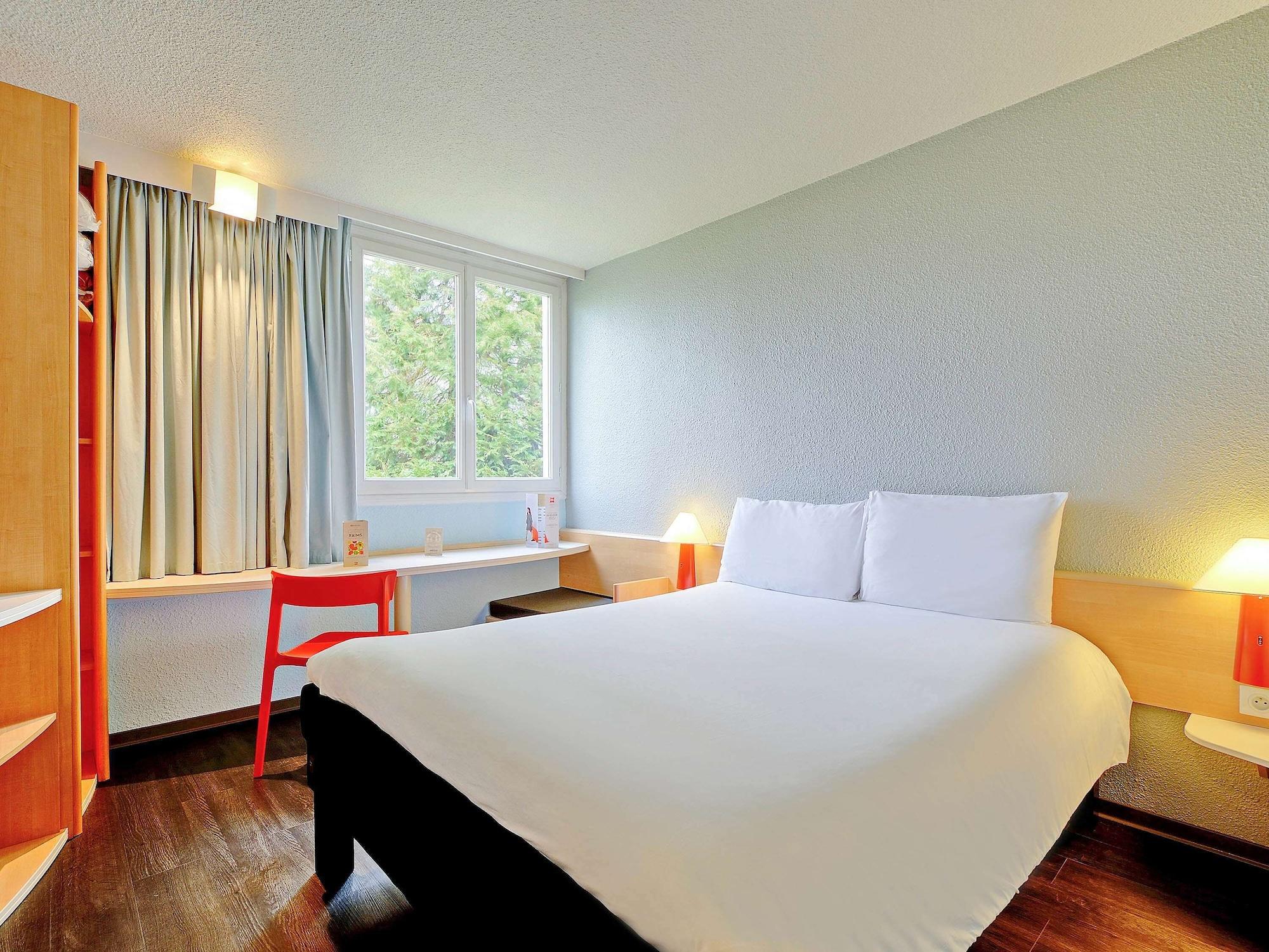 Отель Ibis Poitiers Beaulieu Экстерьер фото