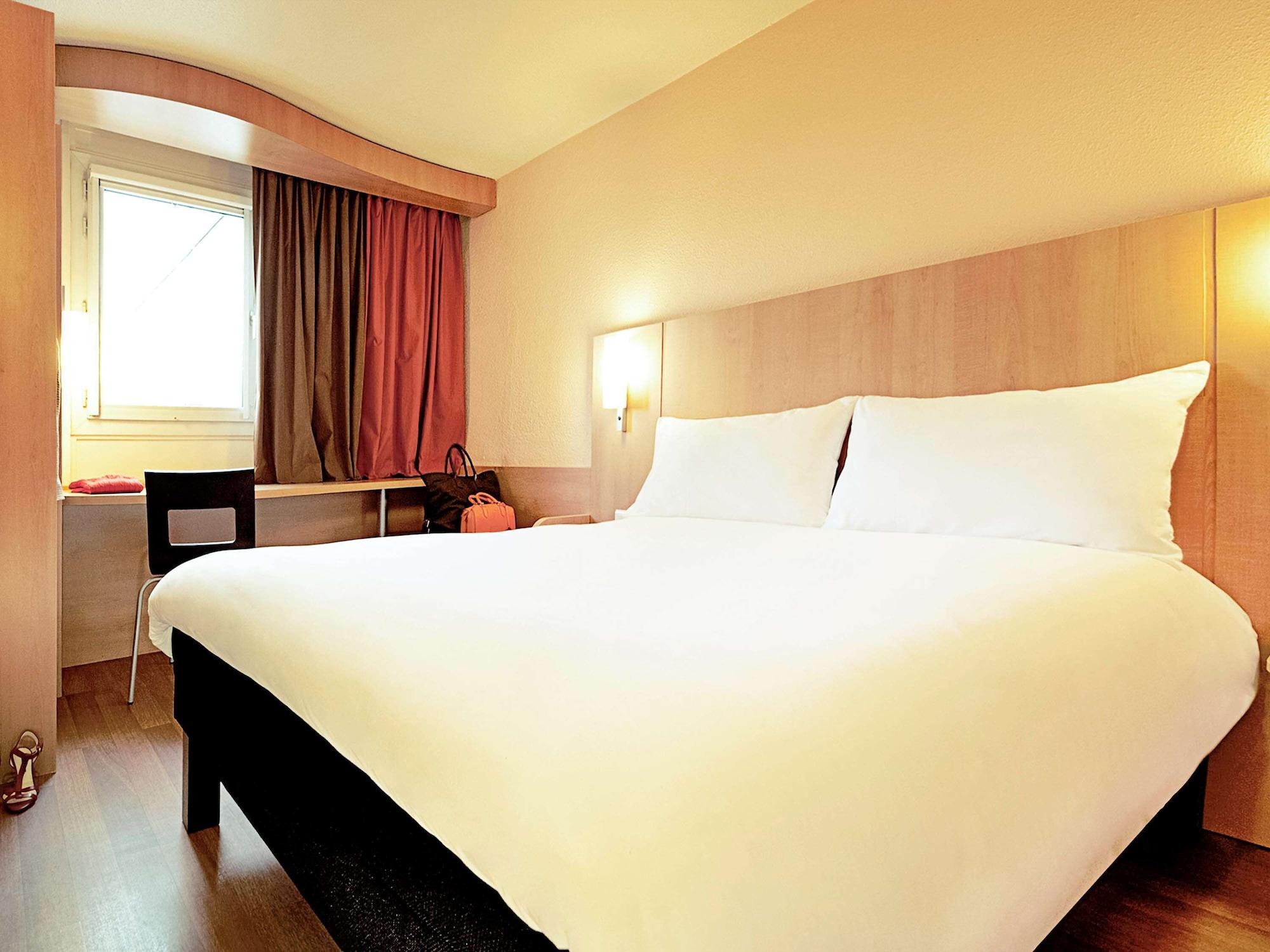 Отель Ibis Poitiers Beaulieu Экстерьер фото