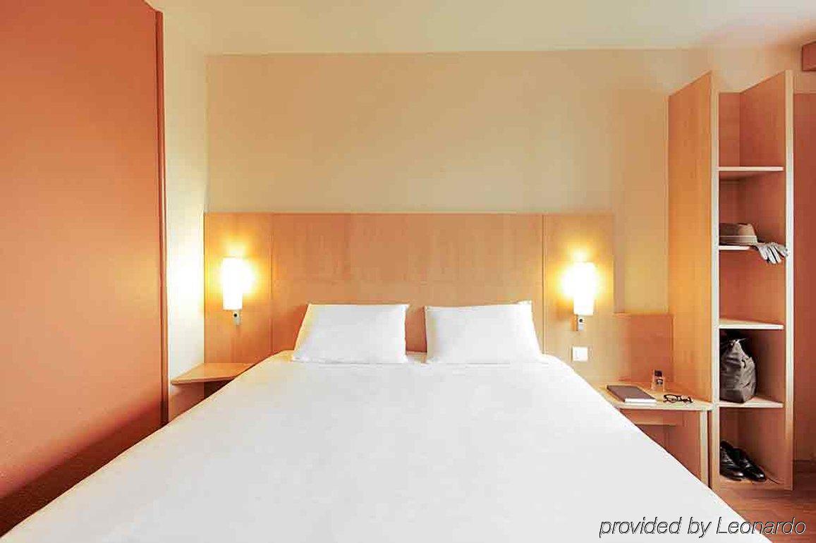 Отель Ibis Poitiers Beaulieu Экстерьер фото