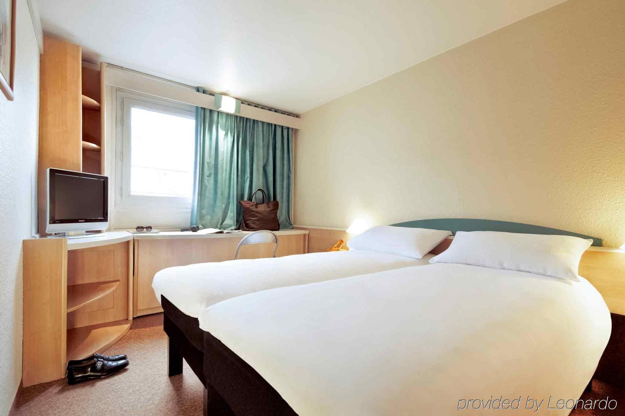 Отель Ibis Poitiers Beaulieu Экстерьер фото