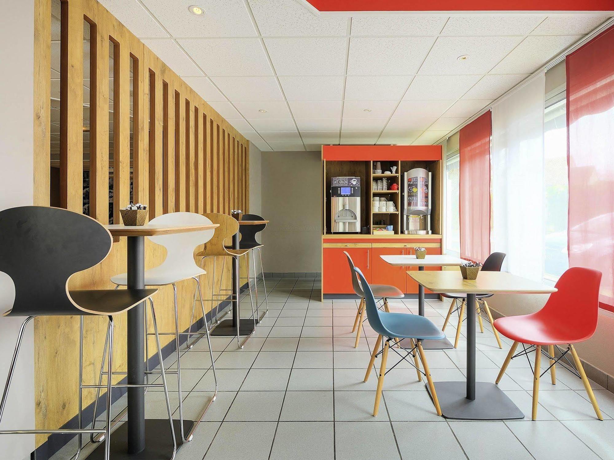Отель Ibis Poitiers Beaulieu Экстерьер фото